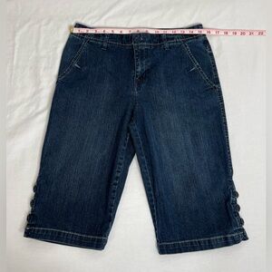 Gloria Vanderbilt Shorts Size 8 Petite  Capris Dark Wash Dark Blue